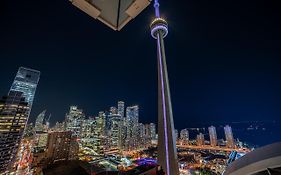 Designer Condo W/ Cn Tower View & Parking